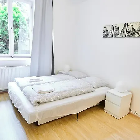 Zborovska Apartment *