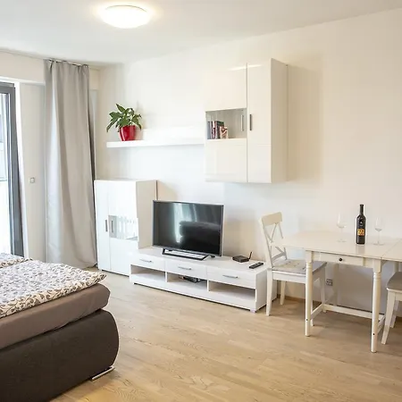 006 Angel Apartment *
