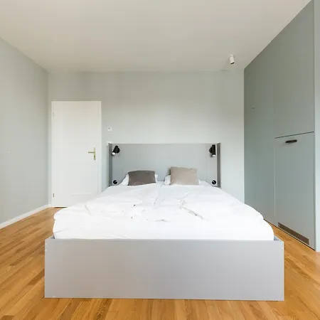 Days - Sunny Riverside With Terraces Apartment Prague