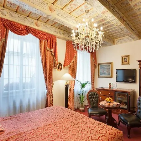 U Zlatého Stromu Hotel