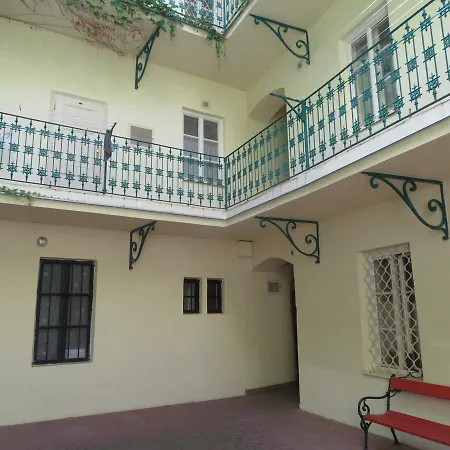 Charming Old Town Centre Studio *