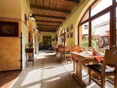 Selsky Dvur - Bohemian Village Courtyard Hotel