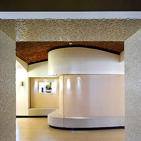 Hotel Pure White