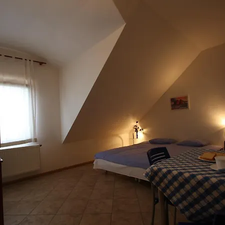 V Tunich Praga