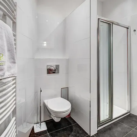 4 Arts By Adrez Apartment