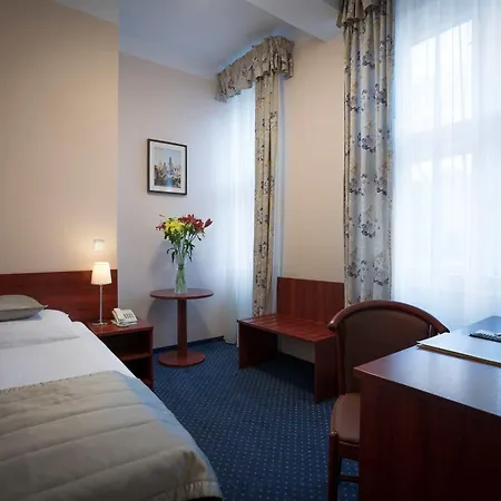 Pytloun Kampa Garden 4* פראג