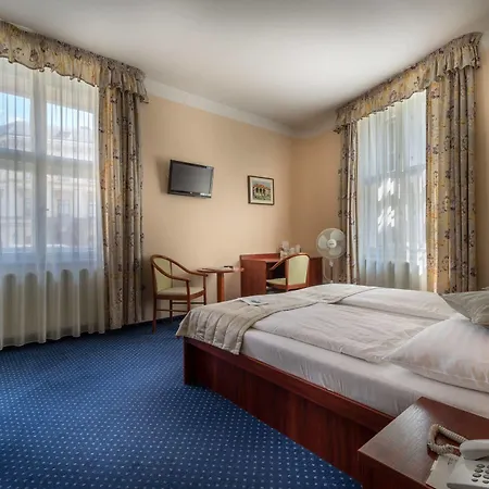 Pytloun Kampa Garden 4* פראג