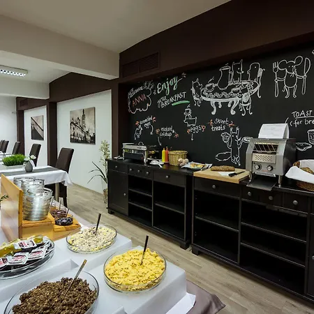 מלון Pytloun Kampa Garden 4*