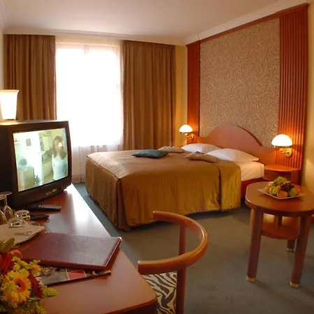 Ea Royal Esprit Hotell 4*