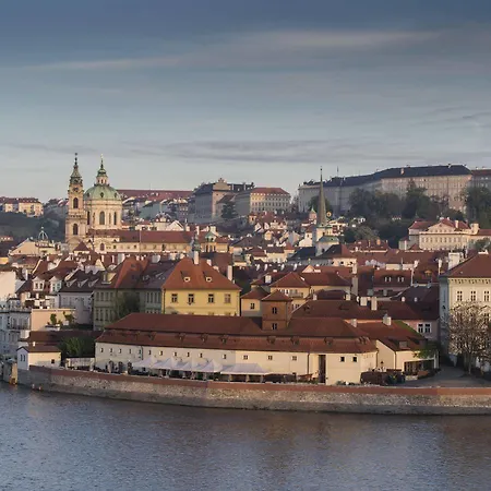 Four Seasons 5* Prague