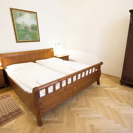 Hotel U Zlateho Jelena