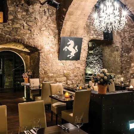 Old Town Square By Emblem Aparthotel
