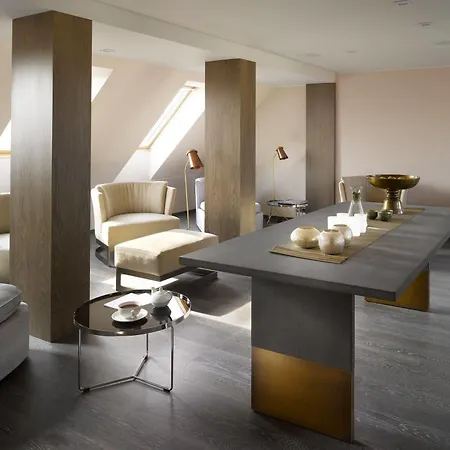 Old Town Square By Emblem Apartmanhotel