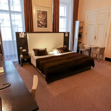 Old Town Square By Emblem Apartmanhotel 5*
