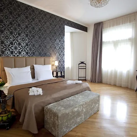 Deminka Palace Hotel 4*