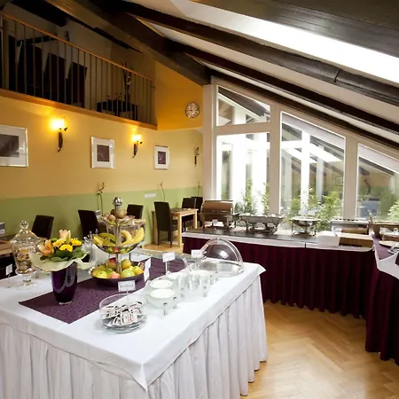 Deminka Palace 4*