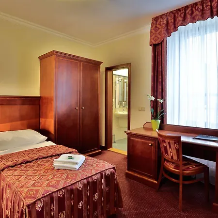 Hotel Arkada 4*