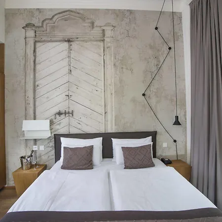 Golden Crown Hotel 4*