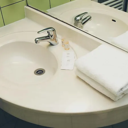 Hotel Inturprag 3*