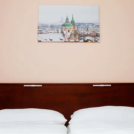 Hotel Inturprag 3*