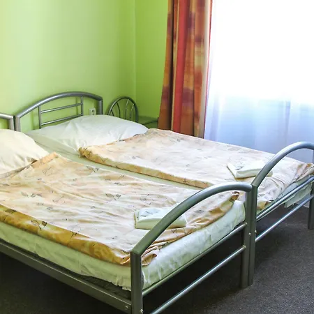 Hotel Inturprag 3*