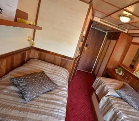 Florentina Boat 3*