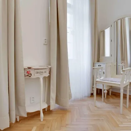 Siesta Apartment *