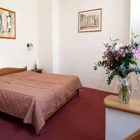 King George Hotel 3*