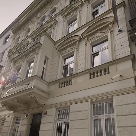 Downtown Kodanska Aparthotel 4*
