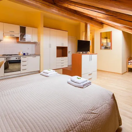 Hotel Lounge 3*