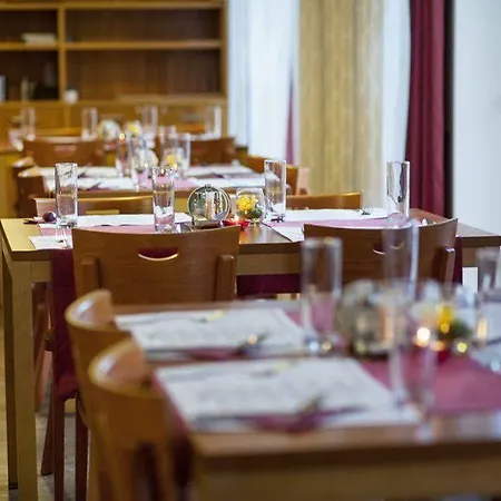 Academic & Congress Centre 4* Roztoky