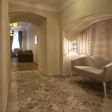 Hotel Corto Old Town 3*