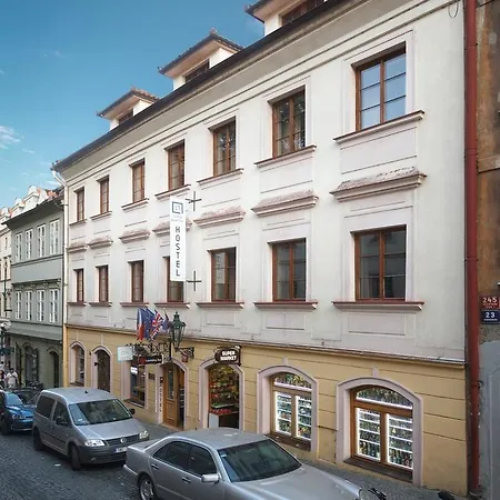 Little Quarter Hostel *