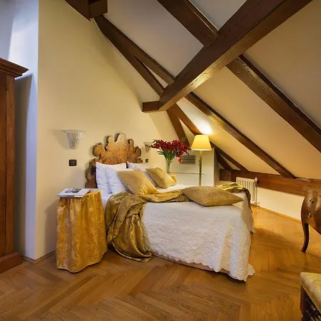 Charles Bridge Palace 4* פראג