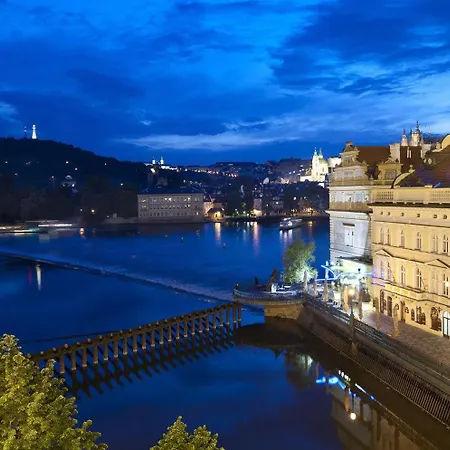 מלון Charles Bridge Palace