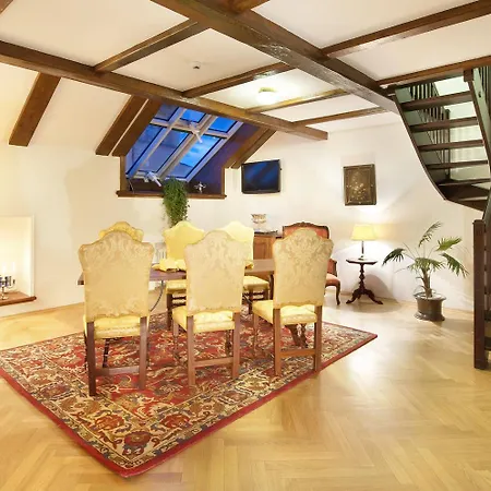 מלון Charles Bridge Palace 4*