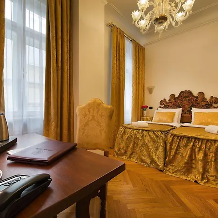 Charles Bridge Palace פראג