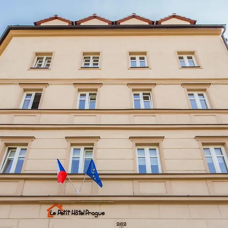Le Petit Szálloda