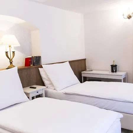 Hotell U Suteru Prag