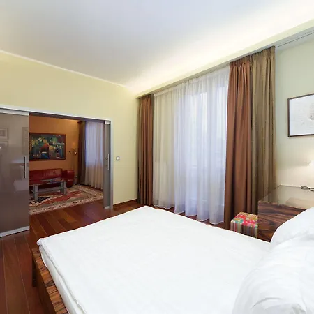 Aparthotel Louren - The Bridge Inn 4*