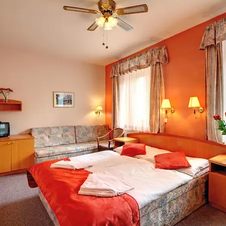 White Lion Hotel 4*