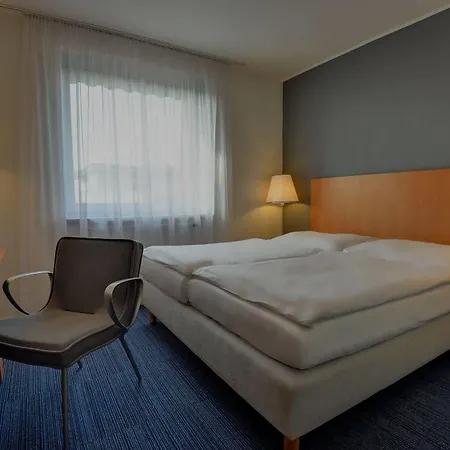 Henrietta Hotel 3*
