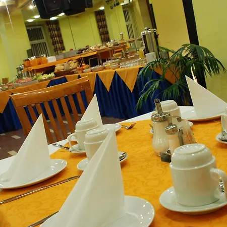 Henrietta Hotel 3*