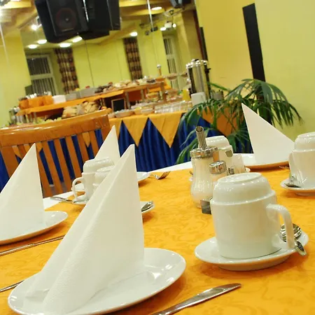 Henrietta Hotel