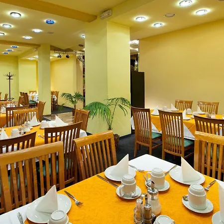 Hotel Henrietta 3*