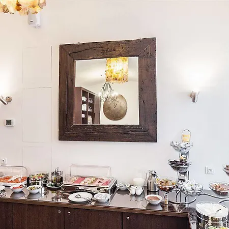 Agnes Hotel 4*