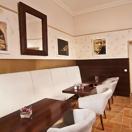 1 Hotel 4*