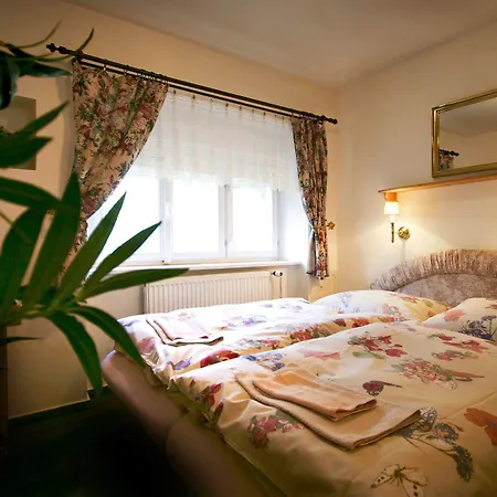 Aparthotel Alice House 3*