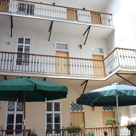 Alice House Aparthotel 3*