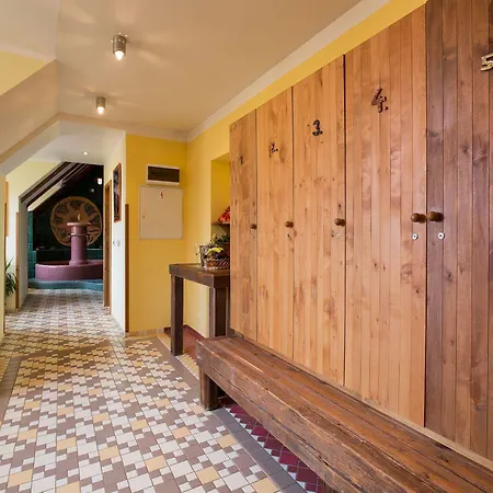 Hotel Selsky Dvur - Bohemian Village Courtyard